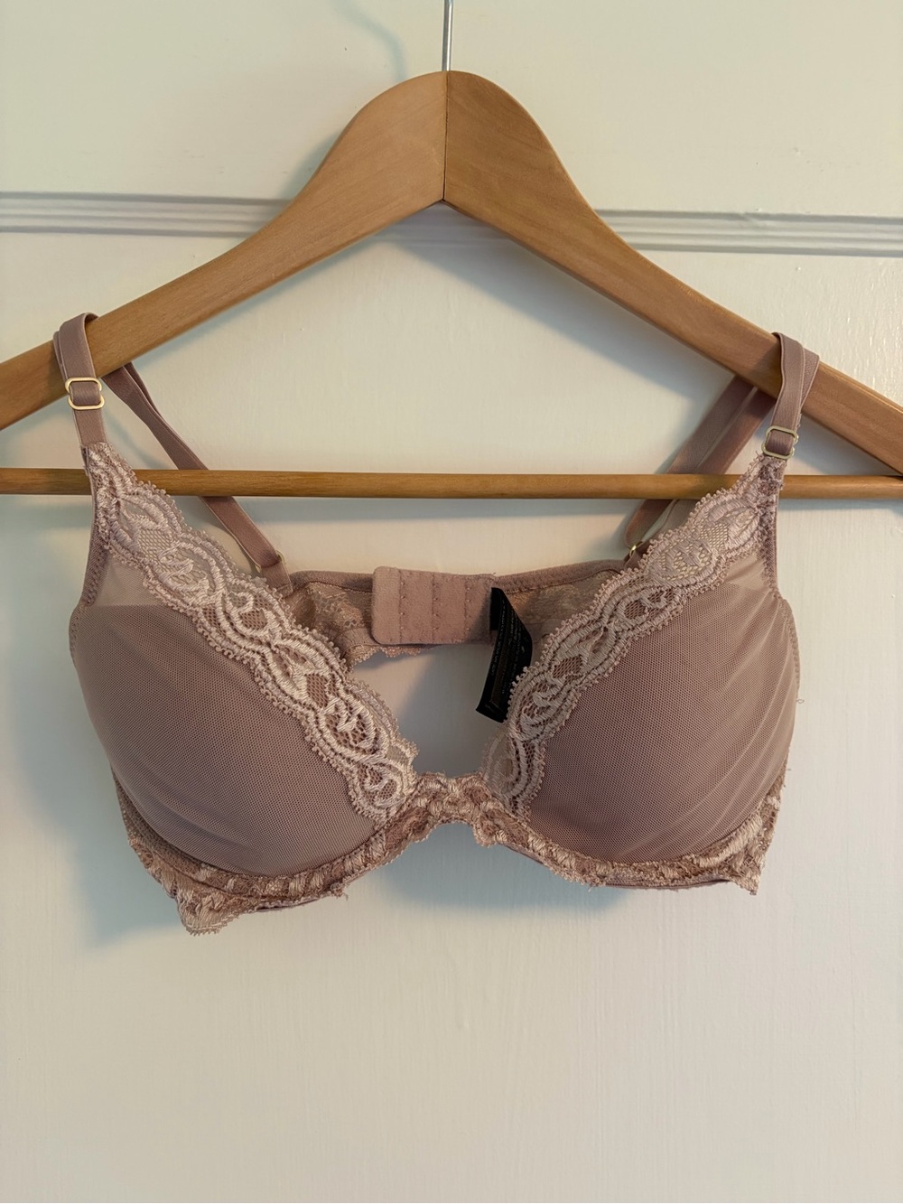 Natori Feathers contour plunge bra
